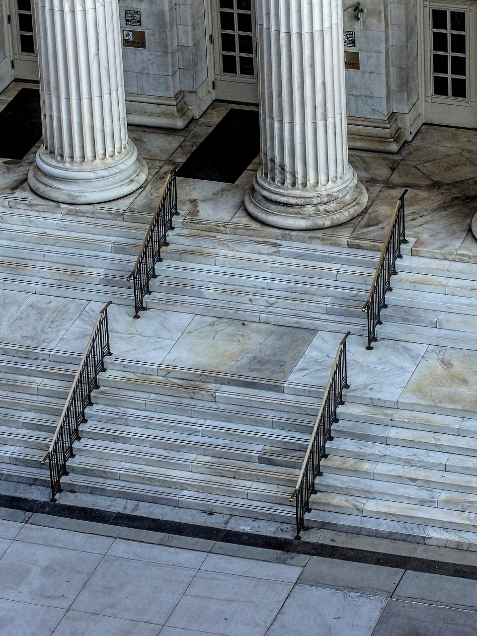 courthouse-1223280_1920